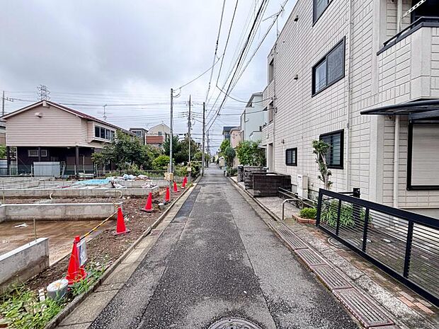車通りが少なく、静かで安心して暮らせる環境です。(2026年9月撮影)