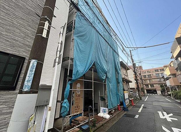 窓からたっぷりと陽光が注がれる明るい住まい。ご家族の成長に合わせてお住まい頂ける仕様の間取り。日々の疲れを癒してくれる主寝室。お子様も自分のお部屋でお勉強など出来るお部屋のご用意もございます。