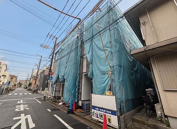 陽とともに、時間によって顔を変える街の景観から、星空や夜景に負けないデザインの映える外観。この街ならではの美しい風景と、ここから紡がれる物語を建物外観から始まります。