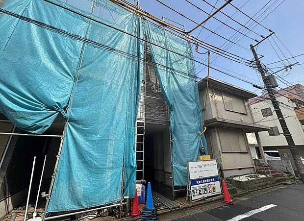 それぞれ独特の顔を持つあなただけのお住まい。各棟によって暖かい日差しの入り方・見え方も違うお住まい。実際の日当たりや現地の雰囲気もご確認くださいませ。