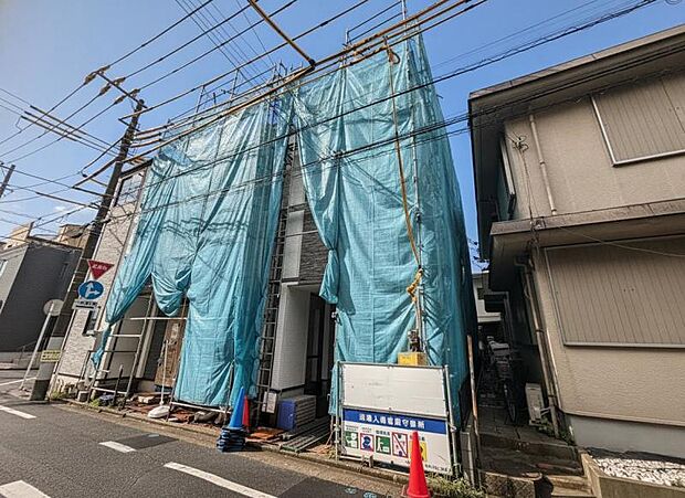 窓からたっぷりと陽光が注がれる明るい住まい。ご家族の成長に合わせてお住まい頂ける仕様の間取り。日々の疲れを癒してくれる主寝室。お子様も自分のお部屋でお勉強など出来るお部屋のご用意もございます。