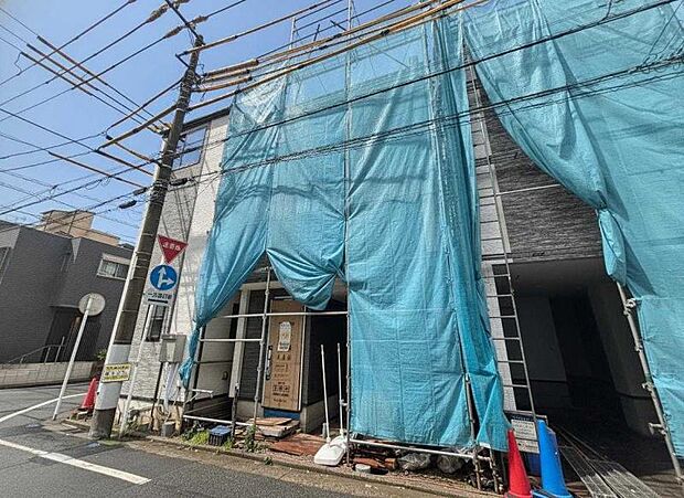 陽とともに、時間によって顔を変える街の景観から、星空や夜景に負けないデザインの映える外観。この街ならではの美しい風景と、ここから紡がれる物語を建物外観から始まります。