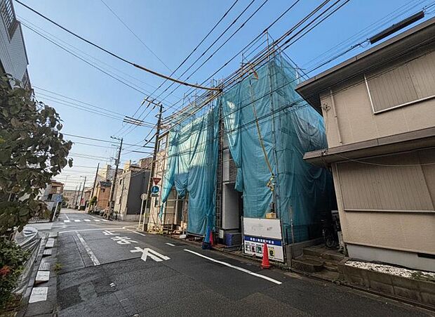 それぞれ独特の顔を持つあなただけのお住まい。各棟によって暖かい日差しの入り方・見え方も違うお住まい。実際の日当たりや現地の雰囲気もご確認くださいませ。