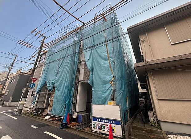 窓からたっぷりと陽光が注がれる明るい住まい。ご家族の成長に合わせてお住まい頂ける仕様の間取り。日々の疲れを癒してくれる主寝室。お子様も自分のお部屋でお勉強など出来るお部屋のご用意もございます。