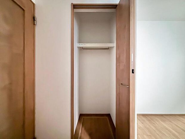 各部屋に備えられたクローゼット。普段使わないものを全部しまってしまえば、○○帖のお部屋の空間をたっぷり使うことが出来ます。
