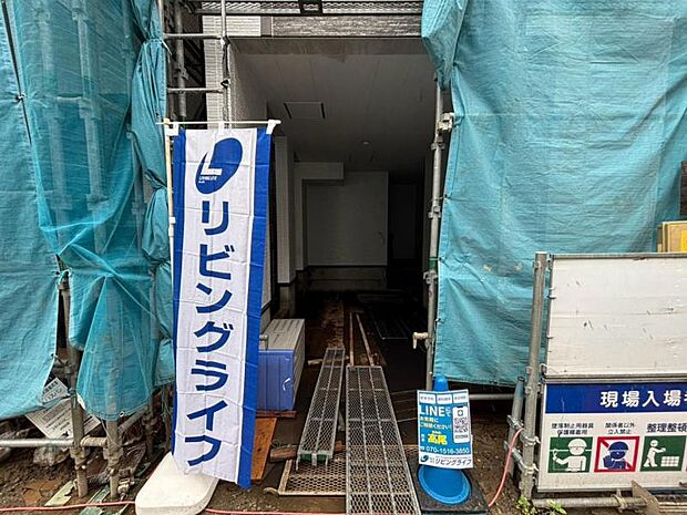 玄関につながる駐車スペースなので重い荷物の出し入れの負担を最小限に抑えられます。小さなお子様も安心・安全の乗り降りができますし、水栓も備え付けられていますので敷地内で洗車ができるのも嬉しいですね。