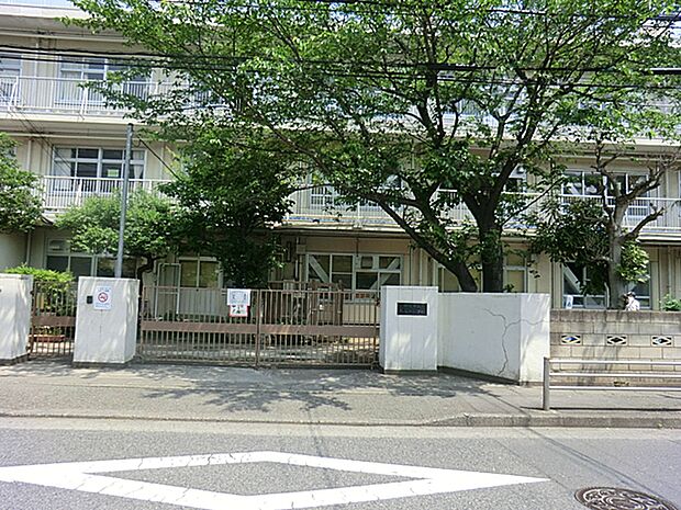 川崎市立大谷戸小学校 810m