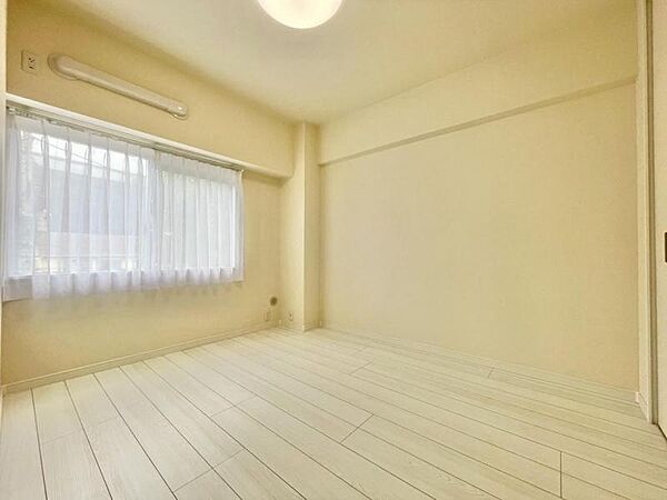 独立性を高めたお部屋。たっぷりの収納も配備しており、片付いた空間を現実出来そう。