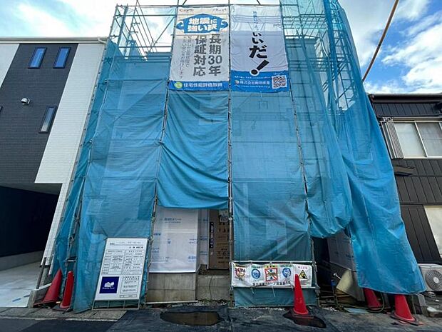 それぞれ独特の顔を持つあなただけのお住まい。各棟によって暖かい日差しの入り方・見え方も違うお住まい。実際の日当たりや現地の雰囲気もご確認くださいませ。