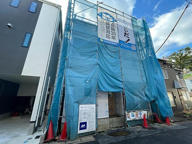 窓からたっぷりと陽光が注がれる明るい住まい。ご家族の成長に合わせてお住まい頂ける仕様の間取り。日々の疲れを癒してくれる主寝室。お子様も自分のお部屋でお勉強など出来るお部屋のご用意もございます。