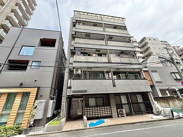 外観全体に統一感があり、整った印象を受けます。