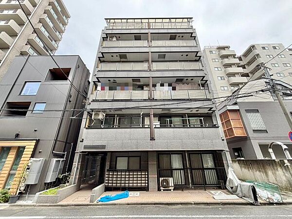共用部まで丁寧に整えられている印象のマンションです。