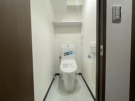 洗顔、手洗いは勿論の事、シャワーヘッドになっているため洗髪も可能な多機能洗面台です。