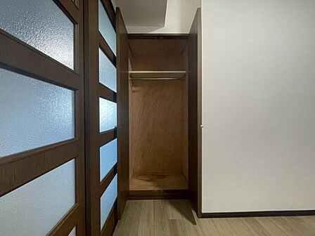 各部屋に備えられたクローゼット。普段使わないものを全部しまってしまえば、お部屋の空間をたっぷり使うことが出来ます。