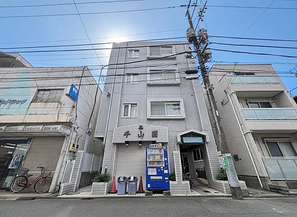 それぞれ独特の顔を持つあなただけのお住まい。各棟によって暖かい日差しの入り方・見え方も違うお住まい。実際の日当たりや現地の雰囲気もご確認くださいませ。