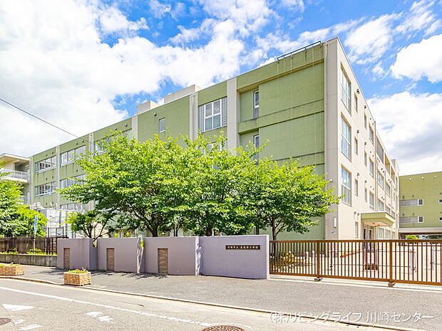 川崎市立東高津小学校 210m