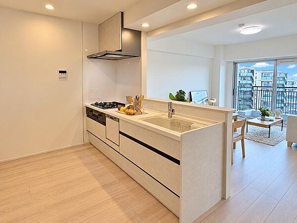 シンプルで使いやすい設計のキッチン。毎日の料理が快適に。
