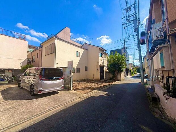 完成時期は3月です。同じ工務店の完成見本やショールームもご案内しておりますので、お気軽にお問い合わせ下さいませ。