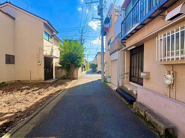 更地の状態をご覧頂くことで、隣接した環境をしっかりとご確認頂けます。更に同工務店の完成見本を合わせてご見学頂くことで、完成形の姿をイメージ出来ます。