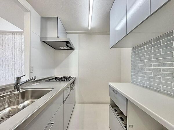 キッチンは毎日使う場所だから、忙しいときでも使いやすく、いつもキレイに保ちたい。等身大のわが家らしい、ぴったりのキッチン。