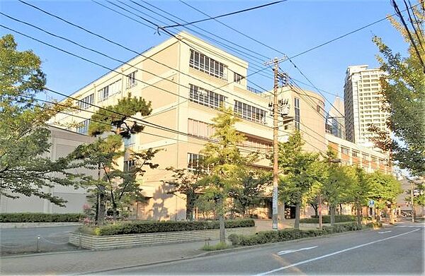 新潟市立 新潟小学校 860m