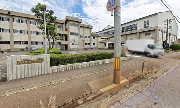 燕市立小池中学校 2080m