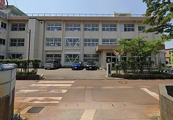 燕市立大関小学校 1140m