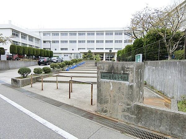 新潟市立東青山小学校 310m