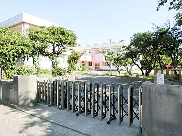 沼垂幼稚園 570m