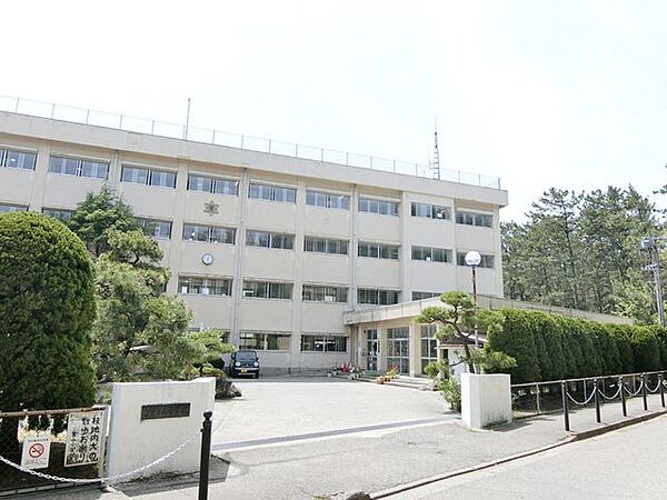 新潟市立 青山小学校 1820m