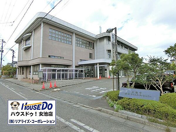 駅南コミュニティセンター 960m