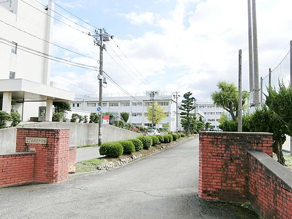東新潟中学校 1050m