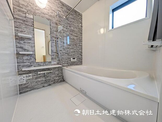 【浴室】近年のシステムバスは浴室で厄介な水垢や排水溝等お掃除が楽になるよう配慮されています 