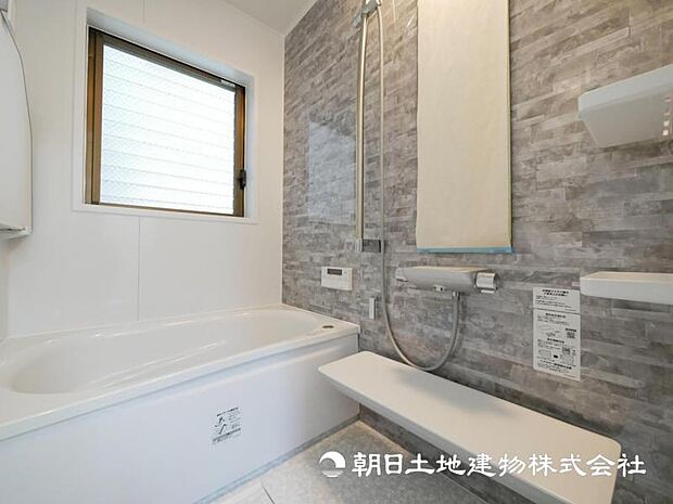 【浴室】近年のシステムバスは浴室で厄介な水垢や排水溝等お掃除が楽になるよう配慮されています 