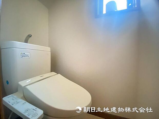 【トイレ】小さな空間だからこそ機能性のある快適なトイレは、清潔感をキープしお手入れしやすいよう作られています 