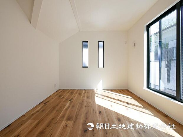 【洋室】子供部屋にするなら片付けの習慣を身に着けたり自立心や自主性をはぐくむ陽当たりの良いお部屋です 