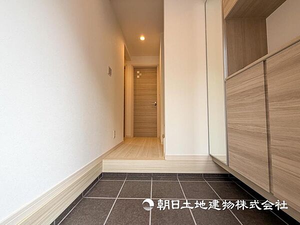 【玄関】玄関開けて真っすぐ進めば大切な家族が待っています。