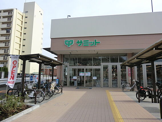サミットストア...