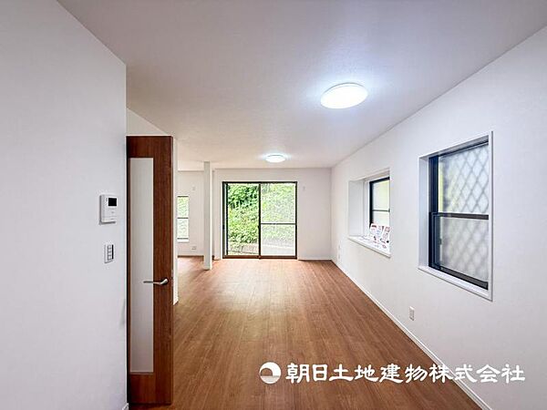 【リビング】家族との時間、自分の時間を大切にできる空間はここにあります。ご家族だんらんの時間をどうぞ！