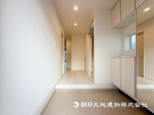【玄関】玄関開けて真っすぐ進めば大切な家族が待っています。