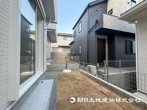 【お庭】季節の飾り物など、より「オウチ時間」を楽しめる空間。　家庭菜園などのお庭の手入れも楽しいです