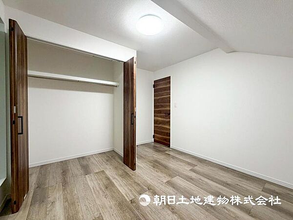 【収納】季節の洋服がしっかりと収まり、趣味のものを置くスペースも十分です