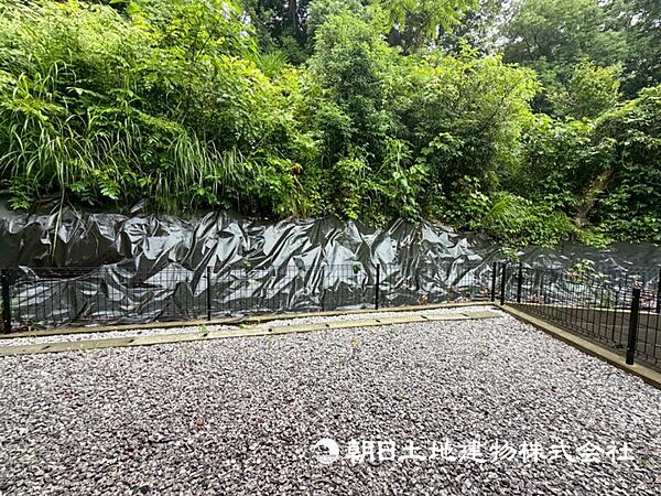 【お庭】季節の飾り物など、より「オウチ時間」を楽しめる空間。　家庭菜園などのお庭の手入れも楽しいです