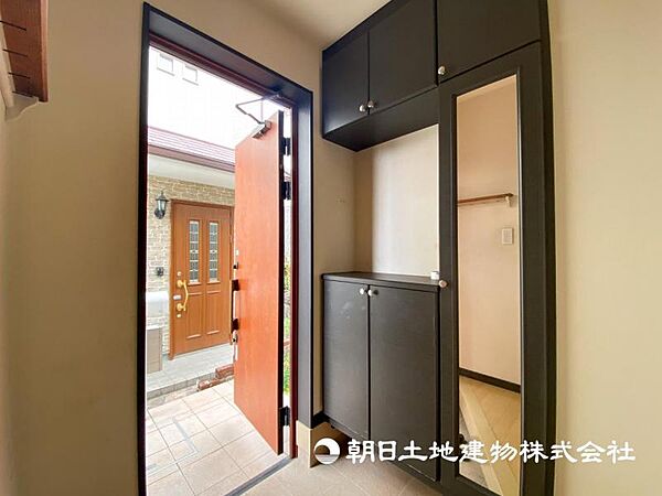 【玄関】玄関開けて真っすぐ進めば大切な家族が待っています。