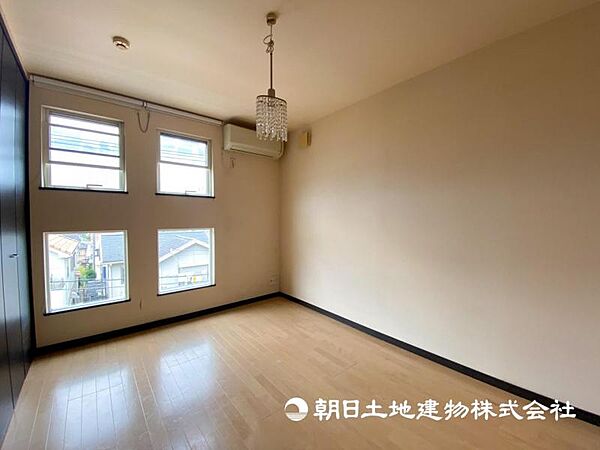 【洋室】子供部屋は自分で片づけやすい環境づくりで片付けやすく、お子さん自身の工夫が活きる収納