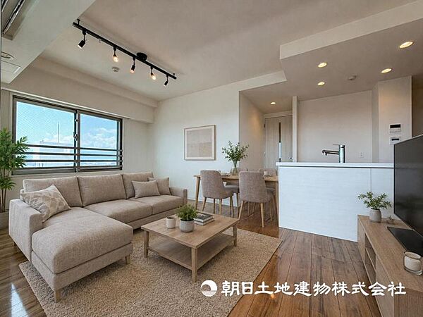 【リビング】ダイニングテーブルやソファーの家具も配置できます。ゆったりとした広さの空間です※家具はイメージです。