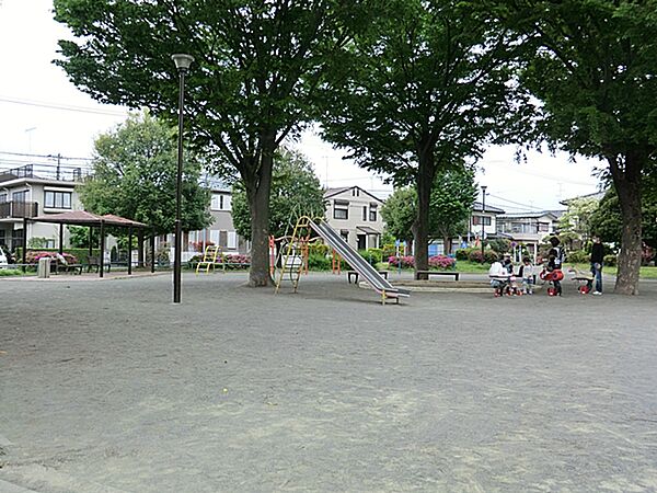 下瀬谷第ニ公園　210m