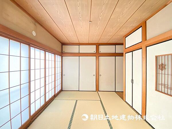 【和室】ゲスト用の客間としての活用で、生活感漂う空間から離してくれます