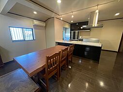 五條市大野町　古民家住宅 7LDKのリビング/ダイニング