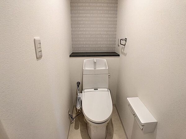 トイレには快適な温水洗浄便座付き